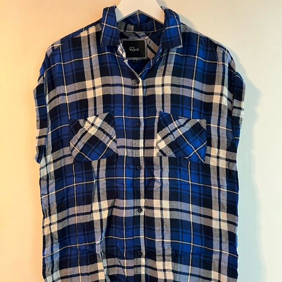 Rails Sleeveless Plaid Button Down Top - Picture 3 of 6
